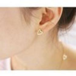 Low Price on E233 Simple love queen peach heart stud earrings